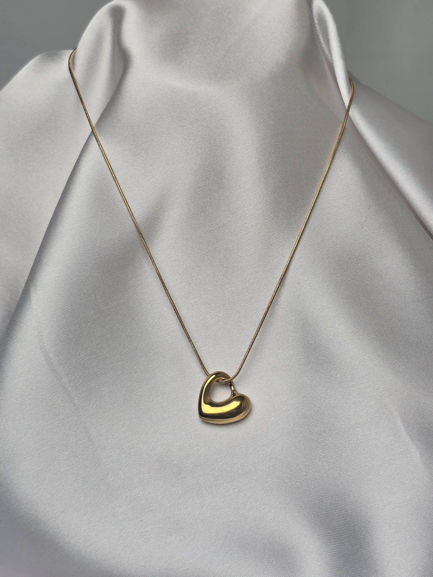 Aurelle Lumé Heart Necklace
