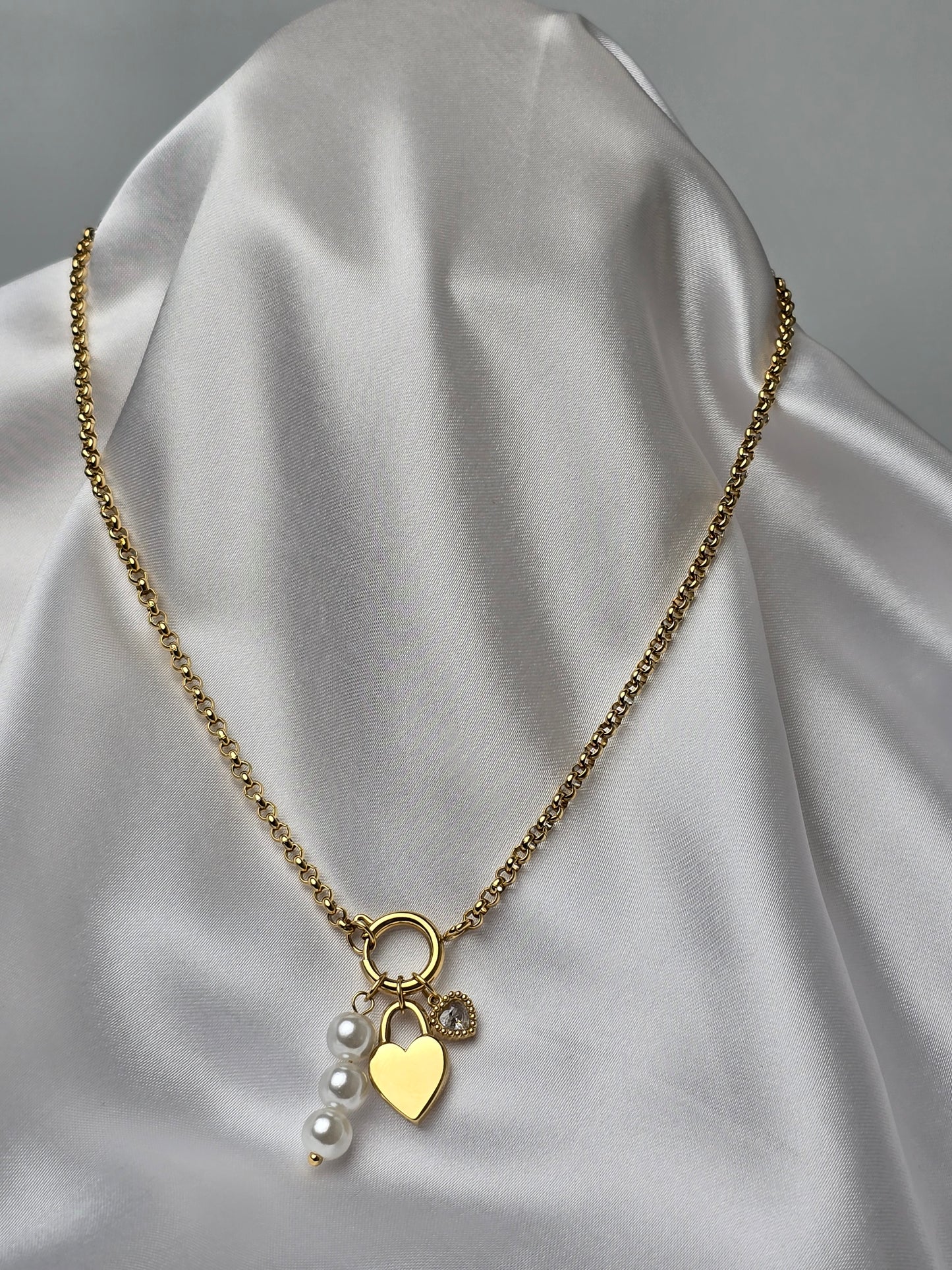 Maris Seraphina Pearl Lock Necklace