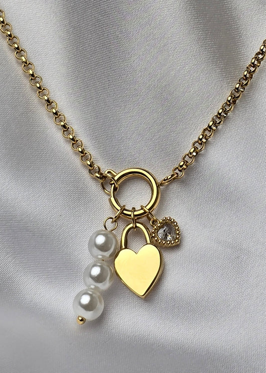 Maris Seraphina Pearl Lock Necklace