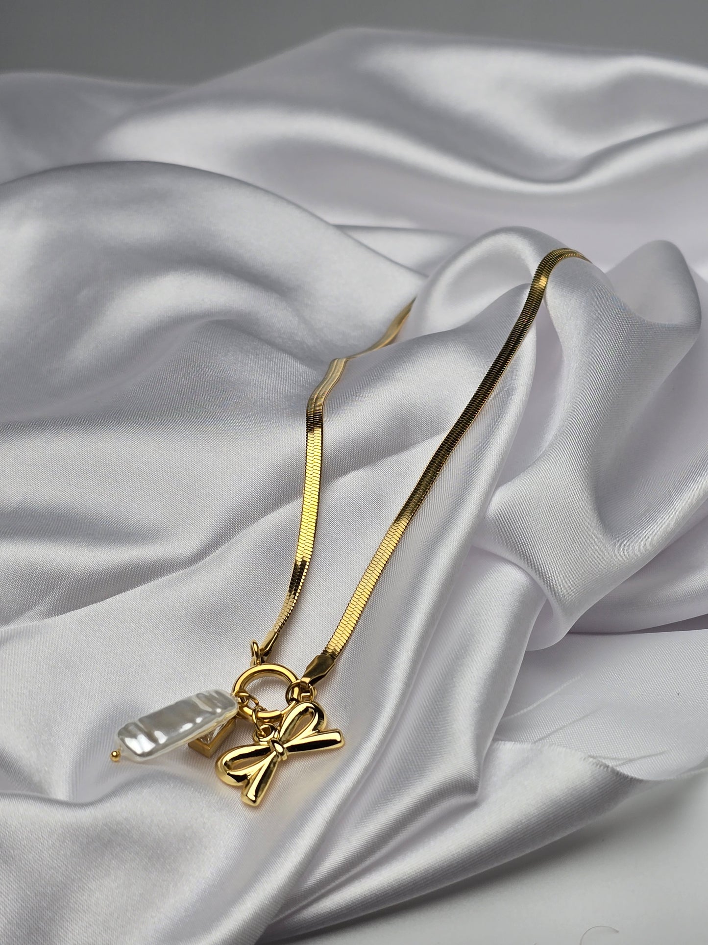 Maris Alara Bow Pearl Necklace