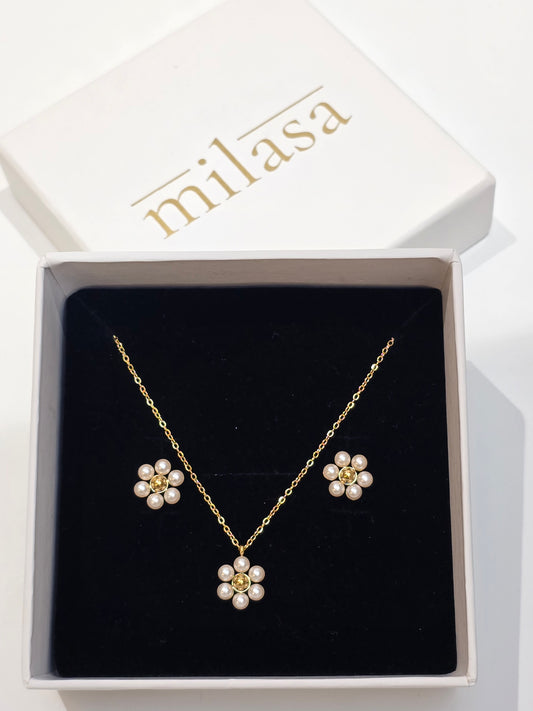 Pearl Bloom Necklace Set