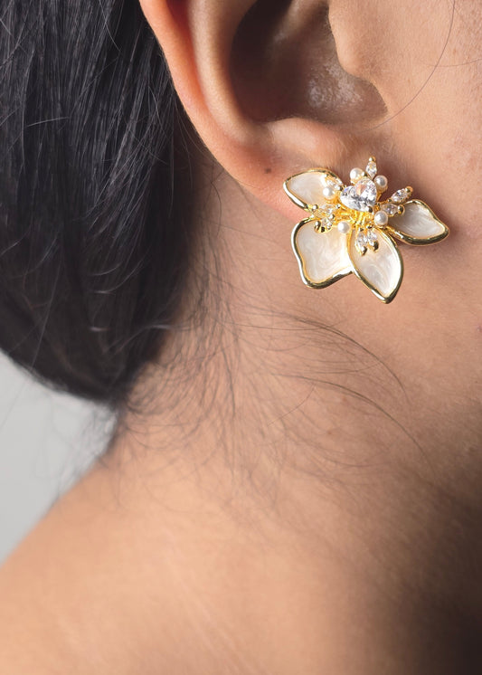 Blanc Fleur Studs