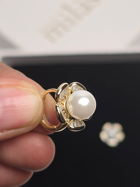 Petalis Pearl Huggies