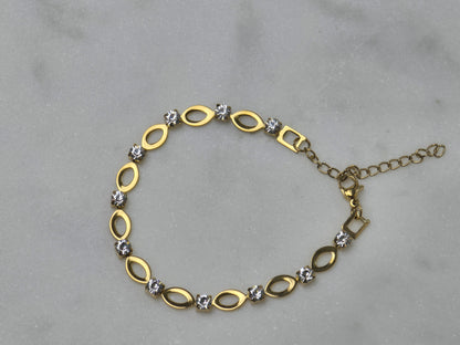 Aira Celeste Oval Spark Bracelet