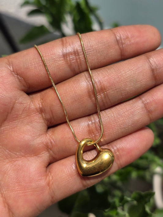 Aurelle Lumé Heart Necklace