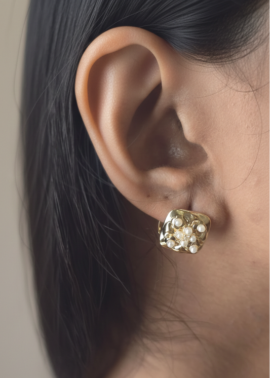 Pearl Square Huggies