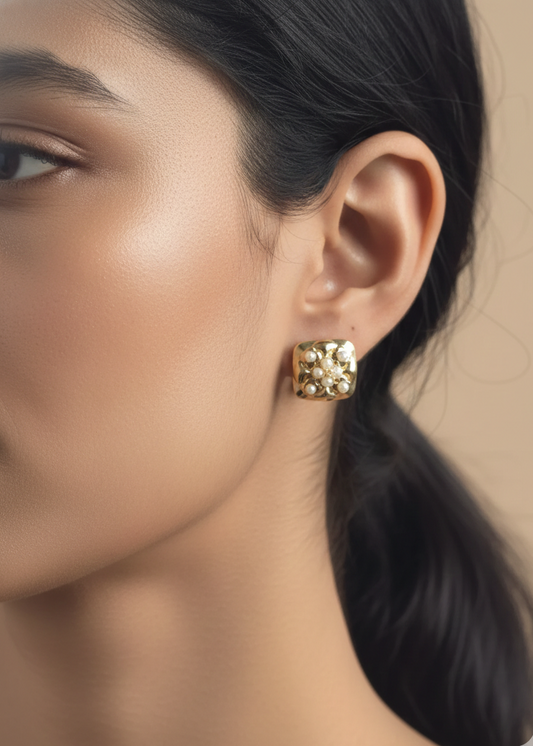 Pearl Square Huggies