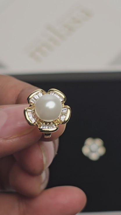 Petalis Pearl Huggies
